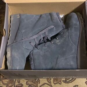 Women’s bearpaw boots